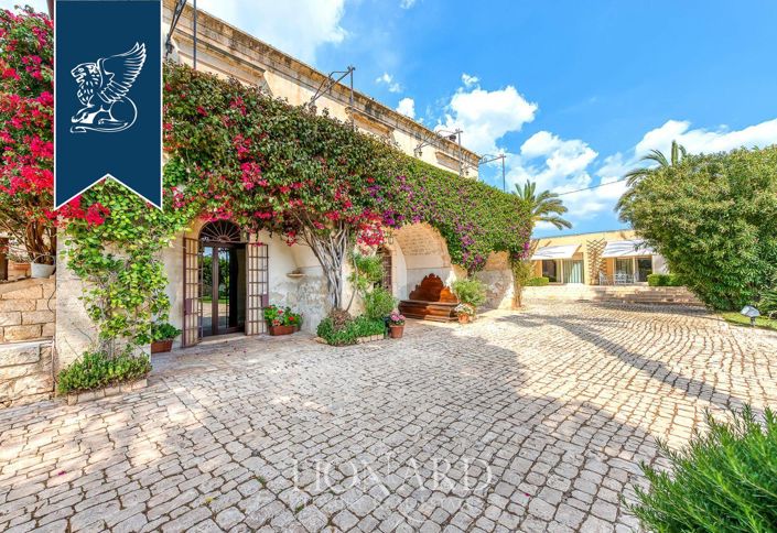 Image No.11-10 Bed Villa for sale