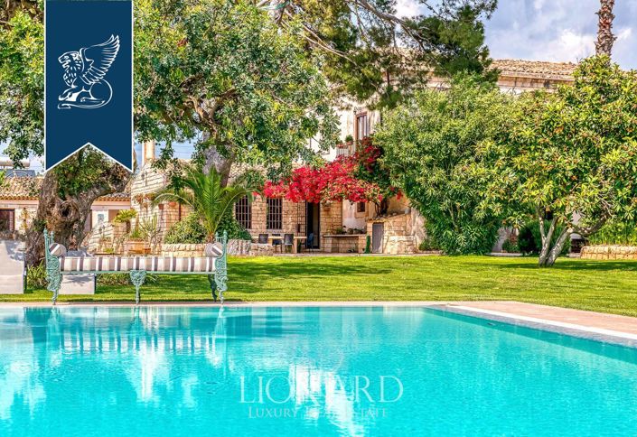 Image No.13-10 Bed Villa for sale