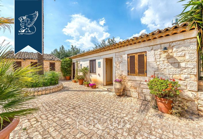 Image No.14-10 Bed Villa for sale