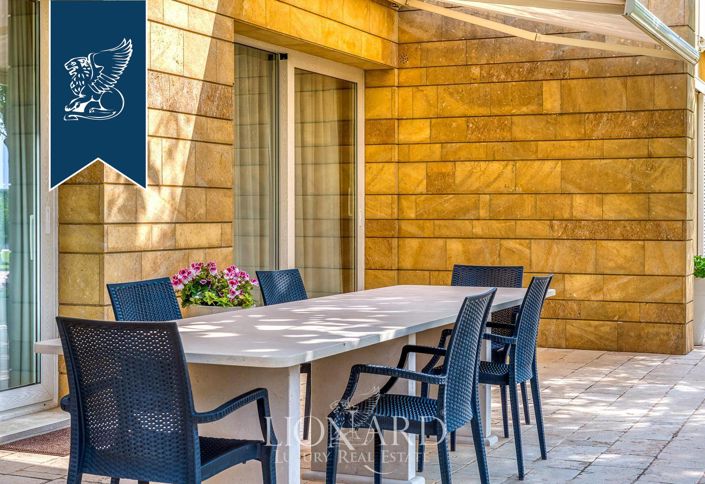 Image No.23-10 Bed Villa for sale