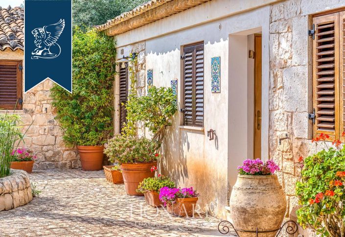 Image No.30-10 Bed Villa for sale