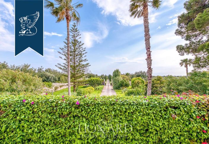 Image No.32-10 Bed Villa for sale