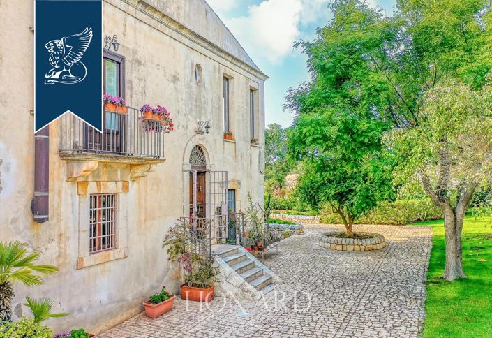 Image No.4-10 Bed Villa for sale