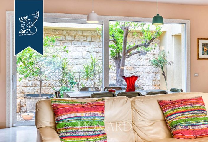 Image No.45-10 Bed Villa for sale