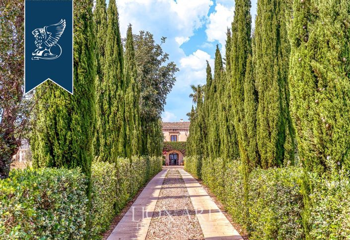 Image No.5-10 Bed Villa for sale