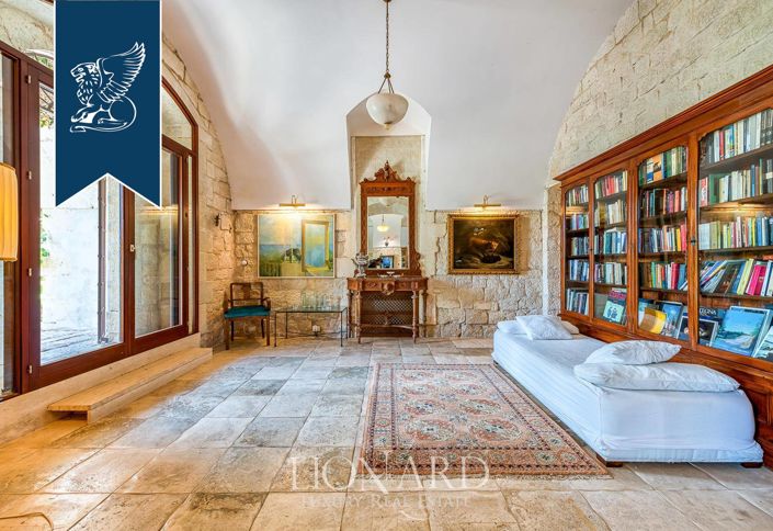 Image No.54-10 Bed Villa for sale