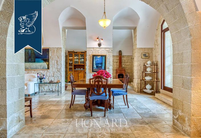 Image No.58-10 Bed Villa for sale