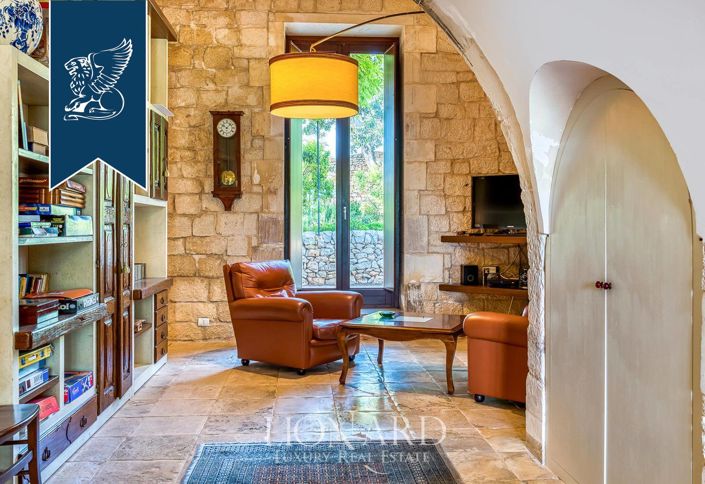 Image No.61-10 Bed Villa for sale