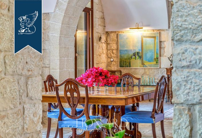 Image No.62-10 Bed Villa for sale