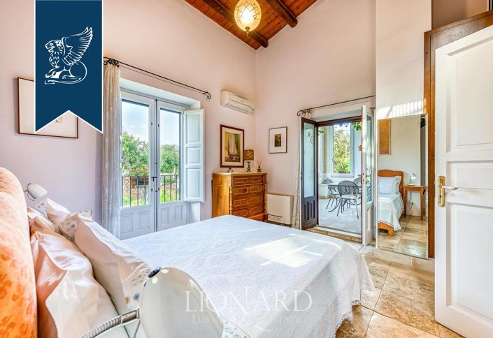 Image No.63-10 Bed Villa for sale