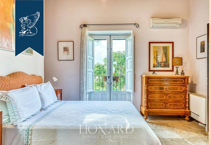 Image No.64-10 Bed Villa for sale