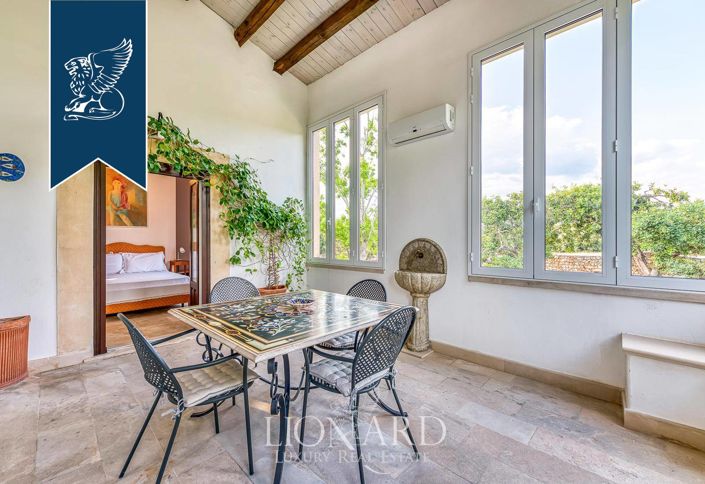 Image No.65-10 Bed Villa for sale