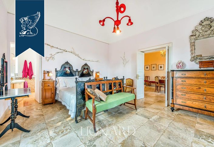 Image No.68-10 Bed Villa for sale