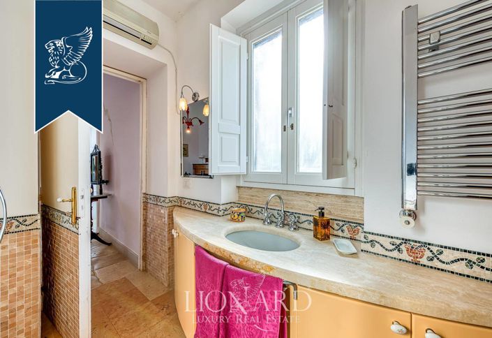 Image No.69-10 Bed Villa for sale