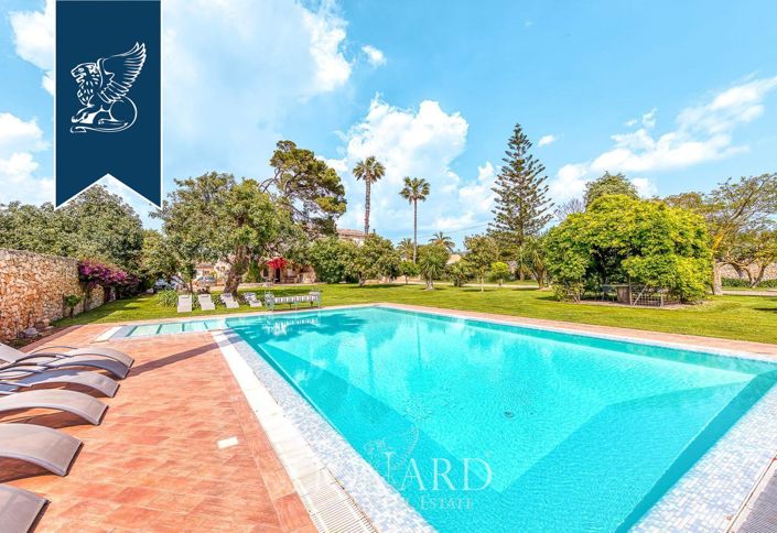 Image No.7-10 Bed Villa for sale