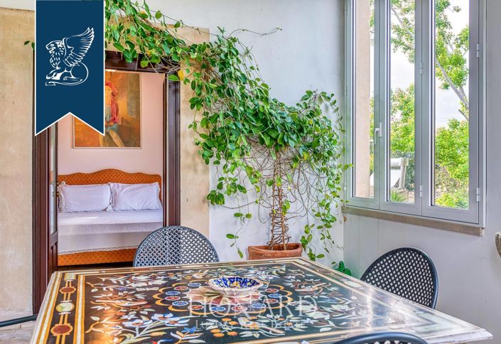 Image No.70-10 Bed Villa for sale