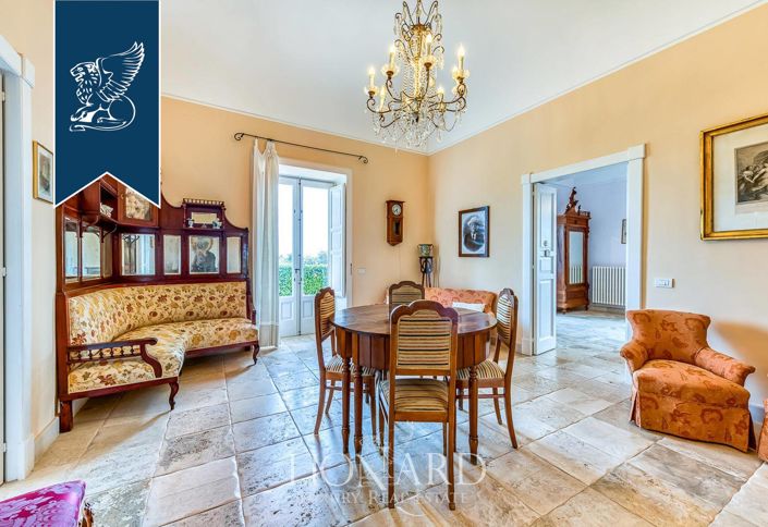 Image No.72-10 Bed Villa for sale