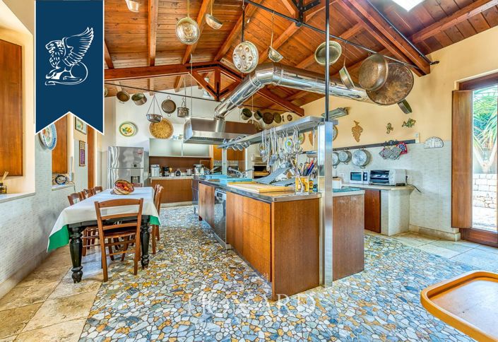 Image No.74-10 Bed Villa for sale