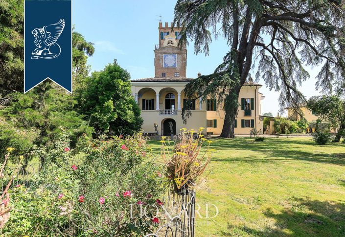 Image No.1-5 Bed Villa for sale