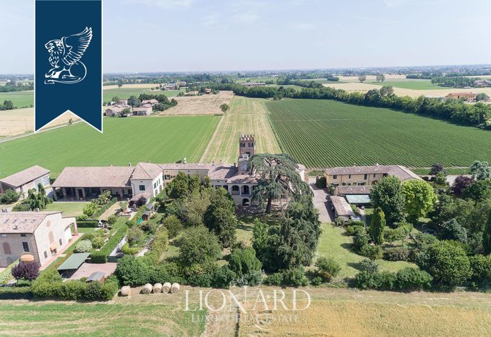 Image No.36-5 Bed Villa for sale