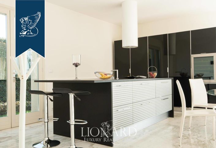 Image No.19-3 Bed Villa for sale