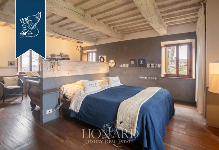 Image No.15-10 Bed Farmhouse for sale