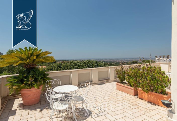 Image No.37-37 Bed Villa for sale