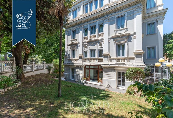 Image No.5-37 Bed Villa for sale