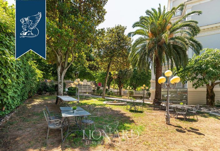 Image No.9-37 Bed Villa for sale