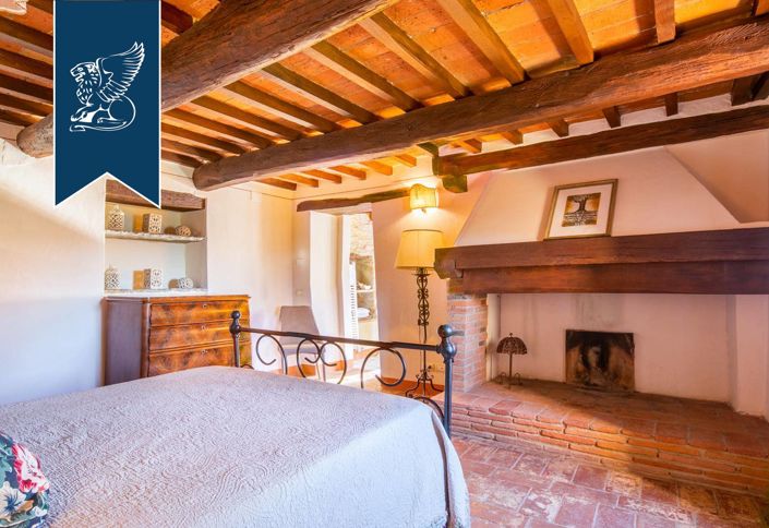 Image No.5-13 Bed Farmhouse for sale