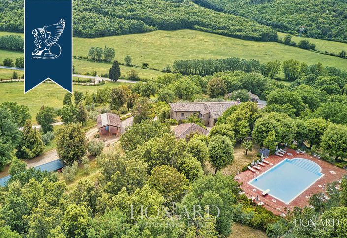 Image No.1-15 Bed Farmhouse for sale