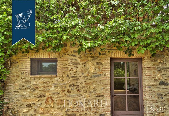 Image No.17-15 Bed Farmhouse for sale