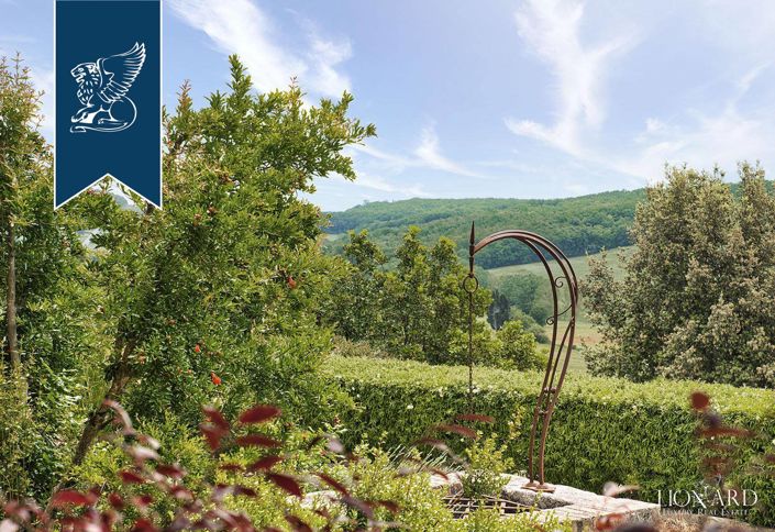 Image No.19-15 Bed Farmhouse for sale