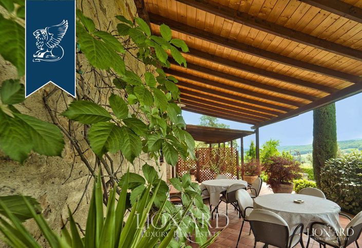 Image No.7-15 Bed Farmhouse for sale