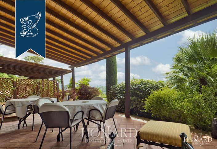 Image No.8-15 Bed Farmhouse for sale