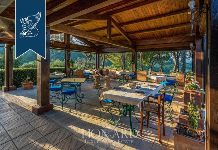 Image No.16-8 Bed Farmhouse for sale