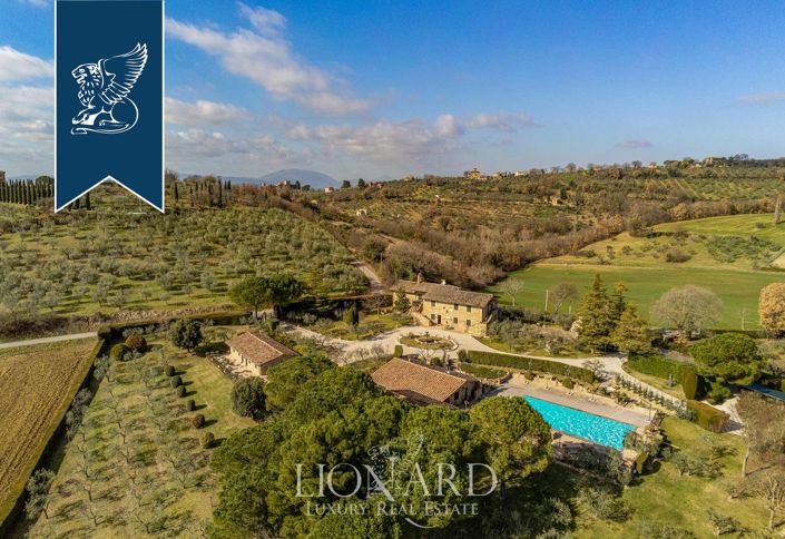 Image No.3-8 Bed Farmhouse for sale