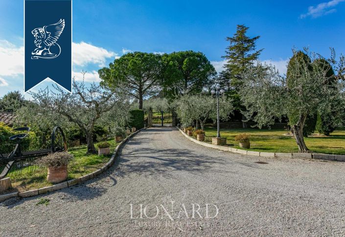 Image No.33-8 Bed Farmhouse for sale