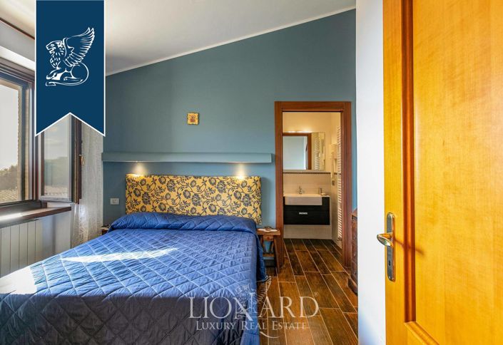 Image No.40-8 Bed Farmhouse for sale