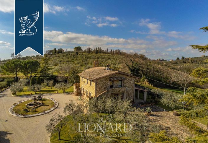 Image No.9-8 Bed Farmhouse for sale