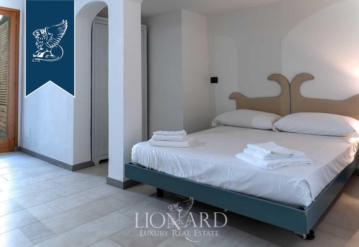 Image No.17-14 Bed Villa for sale