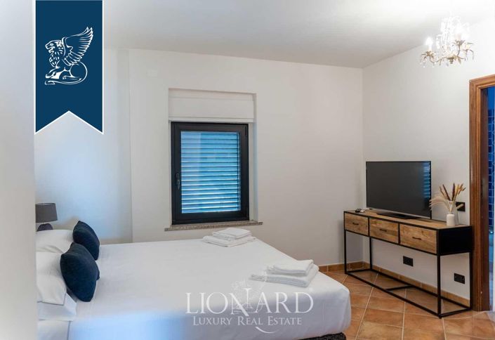 Image No.19-14 Bed Villa for sale