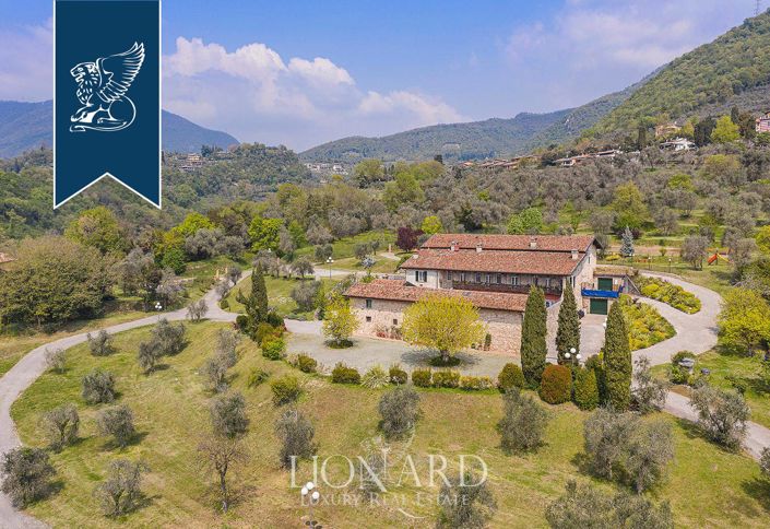 Image No.1-50 Bed Farmhouse for sale