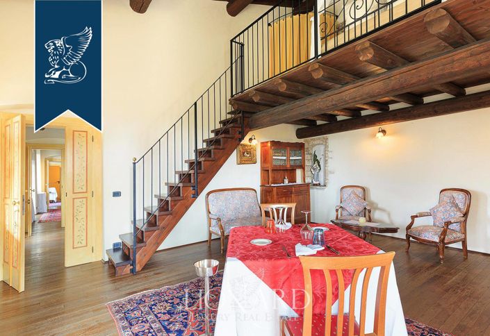 Image No.20-50 Bed Farmhouse for sale