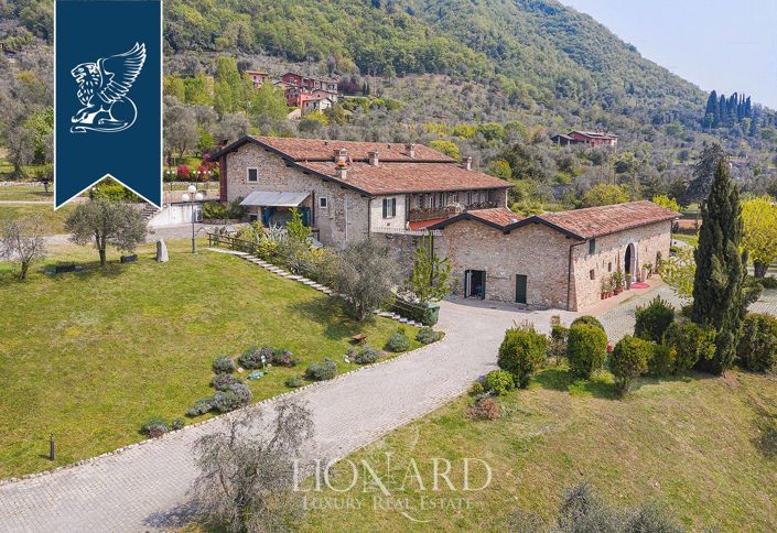 Image No.3-50 Bed Farmhouse for sale