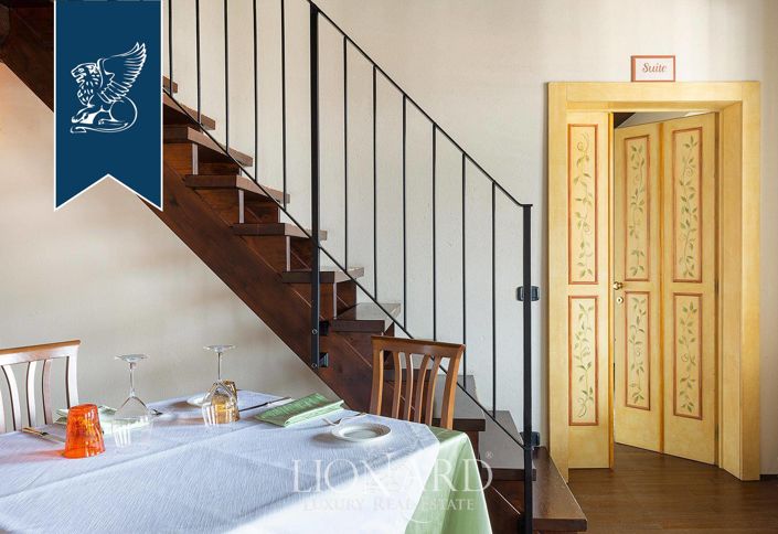 Image No.30-50 Bed Farmhouse for sale