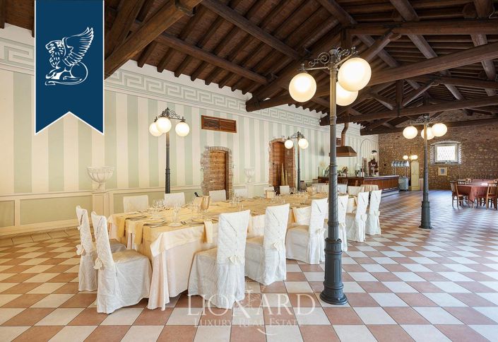 Image No.37-50 Bed Farmhouse for sale