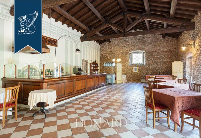 Image No.38-50 Bed Farmhouse for sale