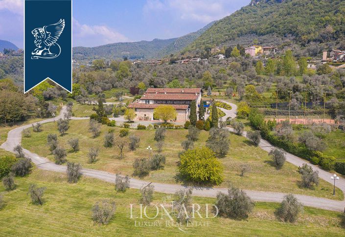 Image No.52-50 Bed Farmhouse for sale