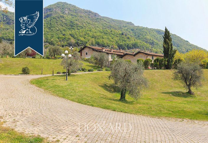 Image No.9-50 Bed Farmhouse for sale